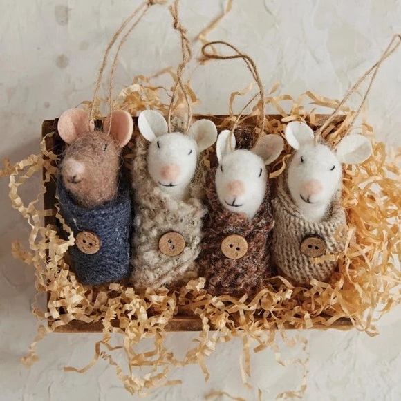 New🌟Wool Felt Swaddled Baby Mouse Ornament - Picture 1 of 3